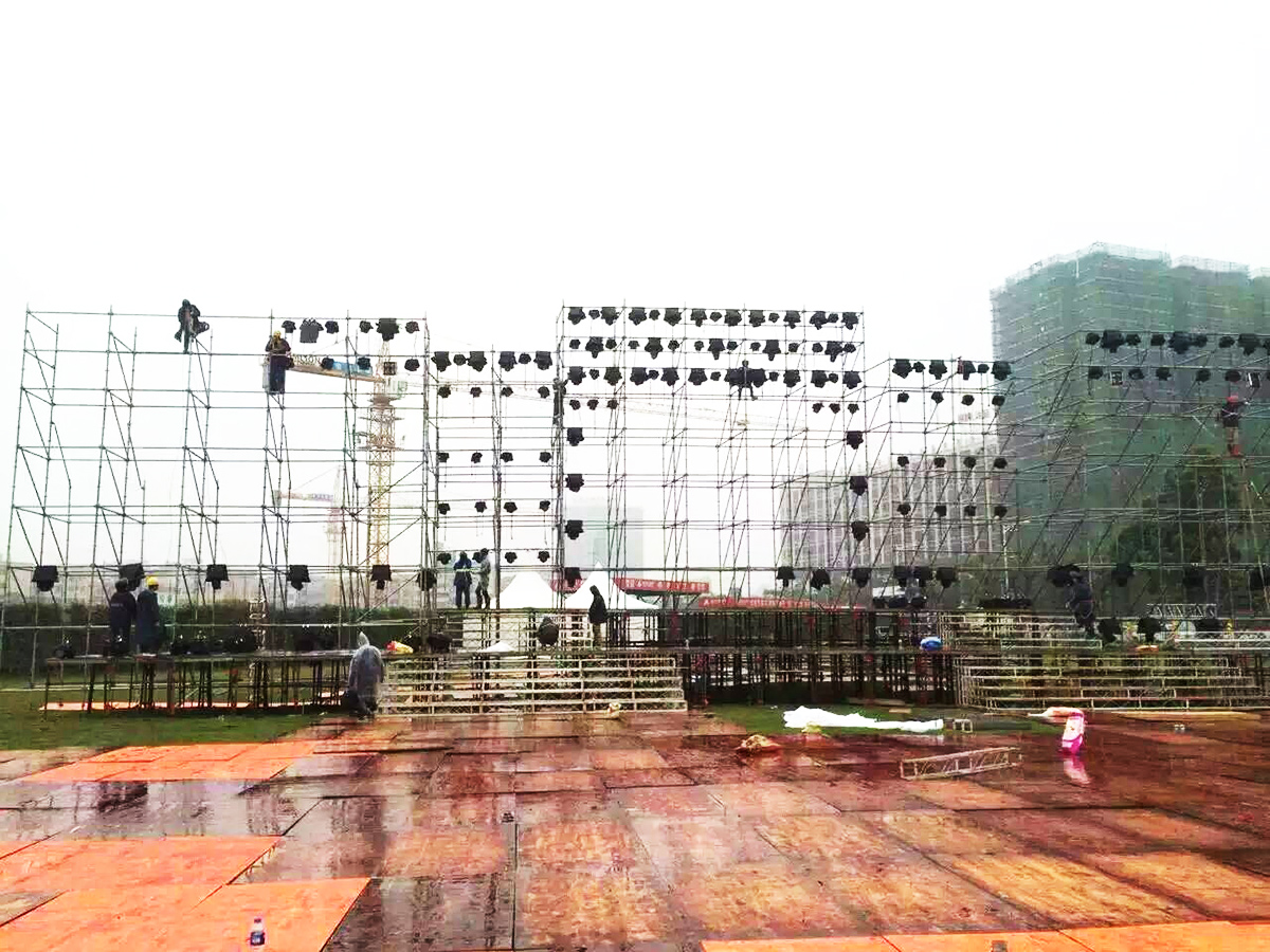 廣州文藝晚會(huì)策劃公司提供的時(shí)代水岸老友記演唱會(huì)案例