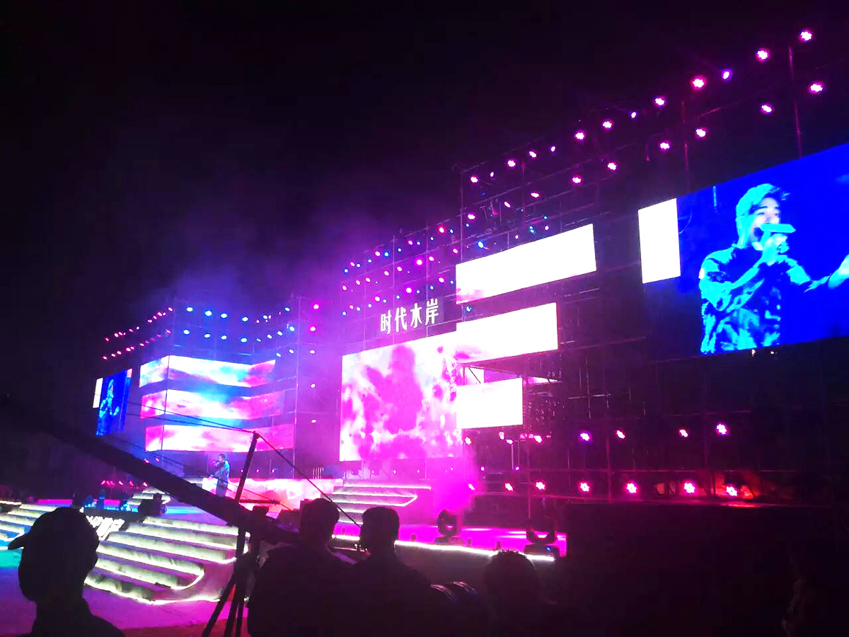 廣州文藝晚會(huì)策劃公司提供的時(shí)代水岸老友記演唱會(huì)案例